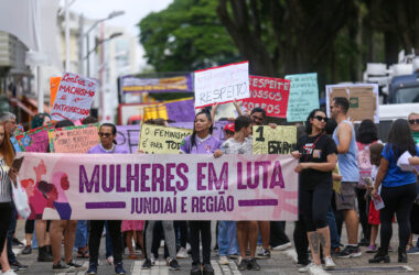 Passeata pelo Centro marca Dia Internacional da Mulher em Jundiaí