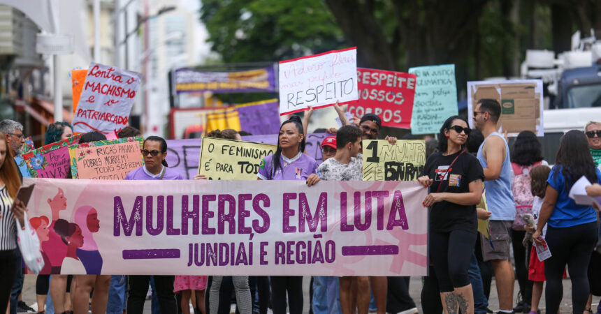 Passeata pelo Centro marca Dia Internacional da Mulher em Jundiaí