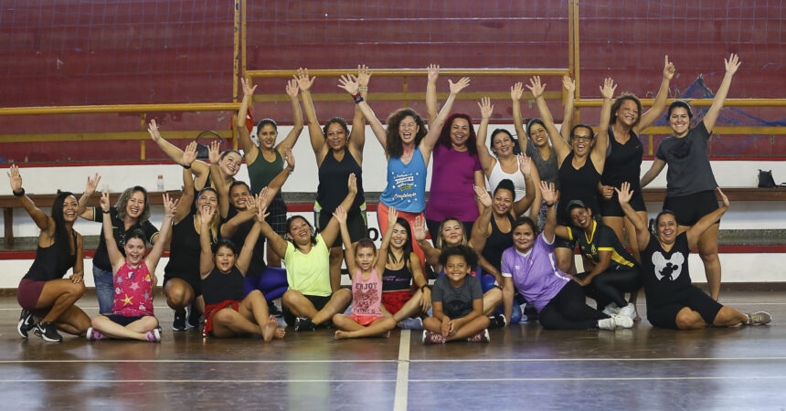 Aula de Zumba agita manhã de domingo no Clube de Campo