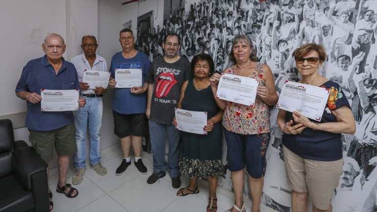 Entrega de certificados dos cursos de Informática e Smartphone da Escola do Metalúrgico