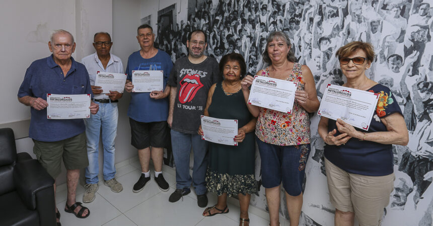 Entrega de certificados dos cursos de Informática e Smartphone da Escola do Metalúrgico