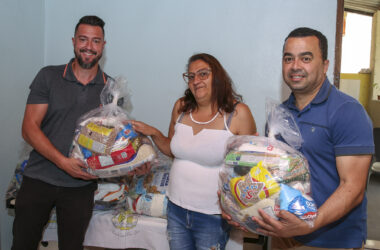 Associação Criança Mais Feliz recebe alimentos arrecadados no Festival de Pipas do Sindicato