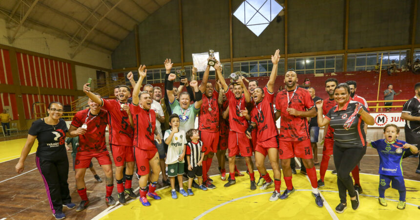AAM Tekfor vence a Dexco na final e conquista o título da Série Prata do Futsal. Confira as fotos do jogo.