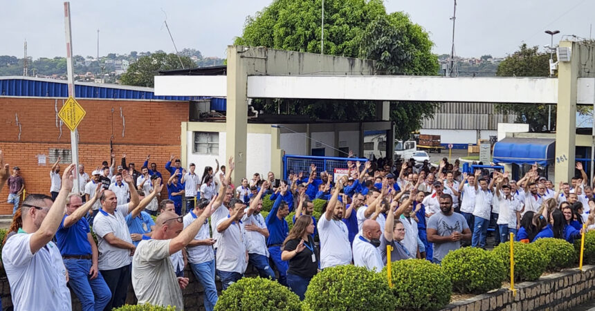 Companheiros da Dana aprovam renovação de acordo de meia hora de almoço