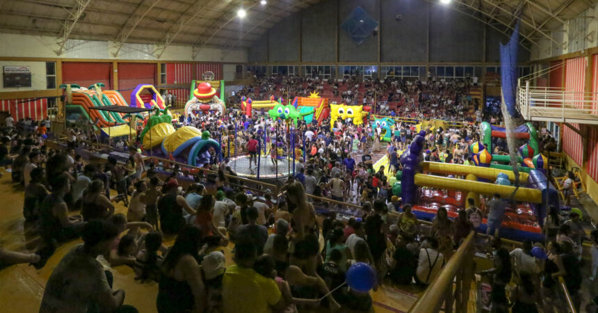 Milhares de pessoas na grande Festa das Crianças do Sindicato