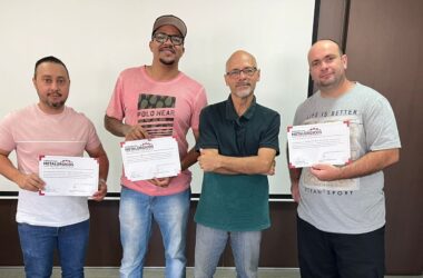 Escola do Metalúrgico entrega certificados do curso de Automação Pneumática e Eletropneumática