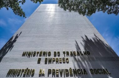 Governo antecipa pagamento do “13º” para aposentados e pensionistas do INSS