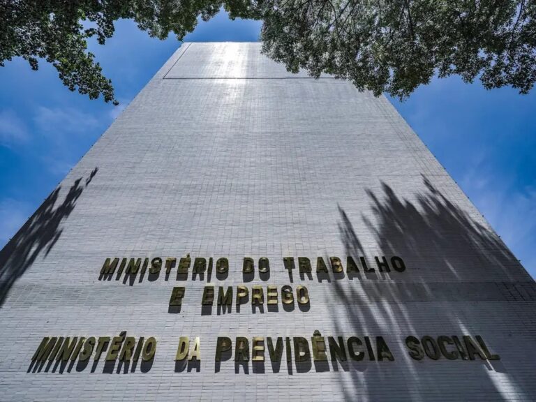 Governo antecipa pagamento do “13º” para aposentados e pensionistas do INSS