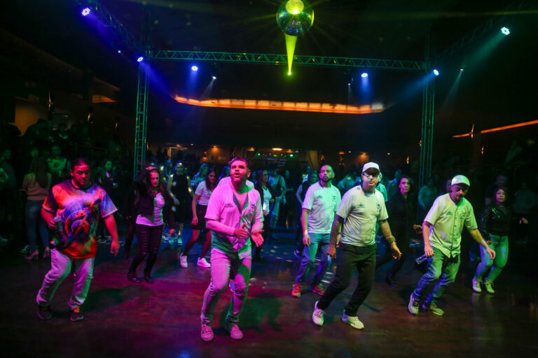 Flashback esquenta a noite fria de sábado no Espaço M