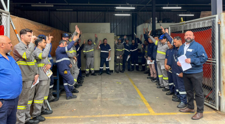 Companheiros da Mecatron aprovam PLR 2024