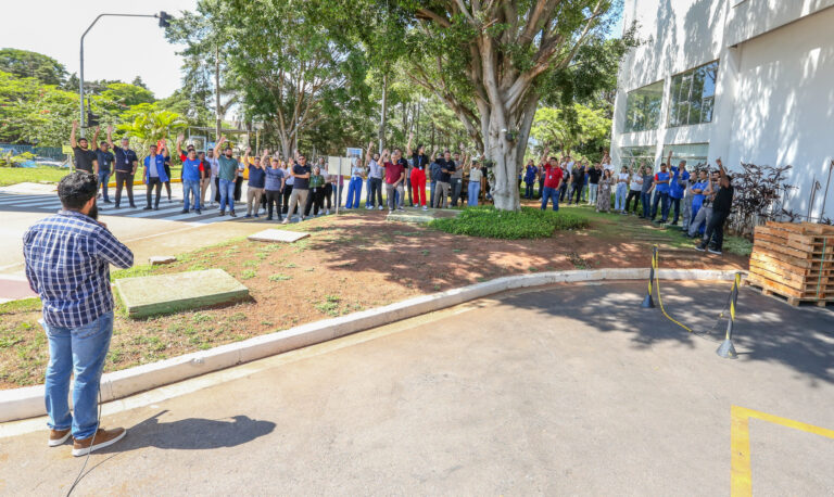 Trabalhadores da Bollhoff aprovam renovação de horário flexível e banco de horas