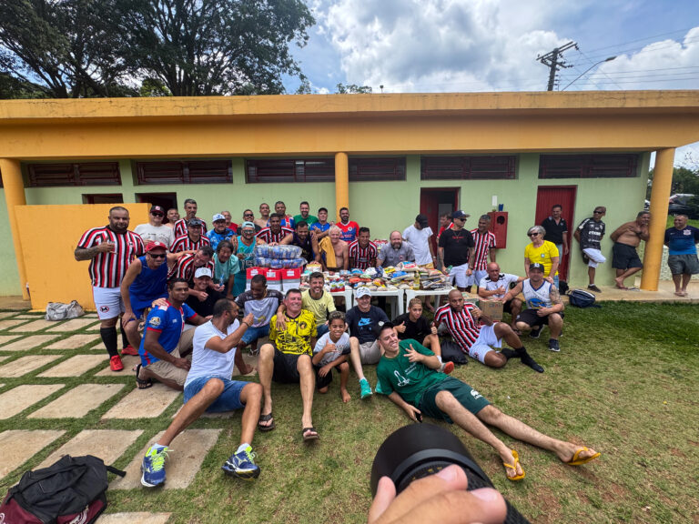 Jogo beneficente arrecada alimentos para famílias carentes