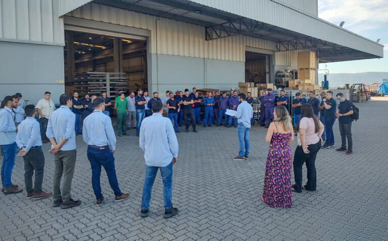 Companheiros da Cassioli rejeitam proposta de PLR e vale cesta básica