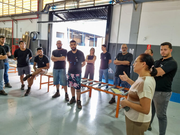 Sindicato realiza reunião com trabalhadores da Vezta Componentes