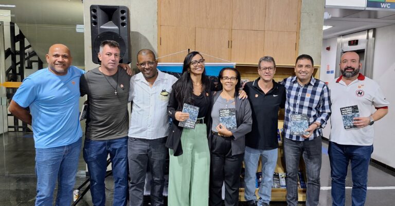 Diretoria do Sindicato prestigia lançamento de livro sobre a história sindical