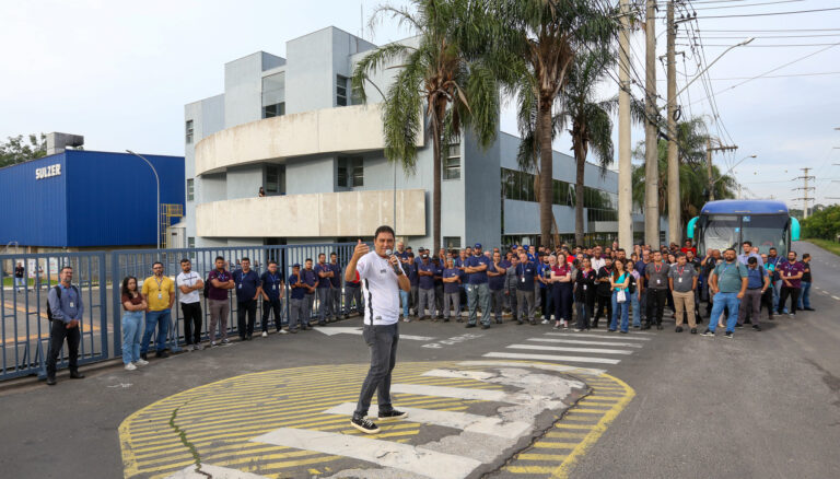 Sindicato realiza assembleia na Sulzer para discutir reajuste do vale-alimentação