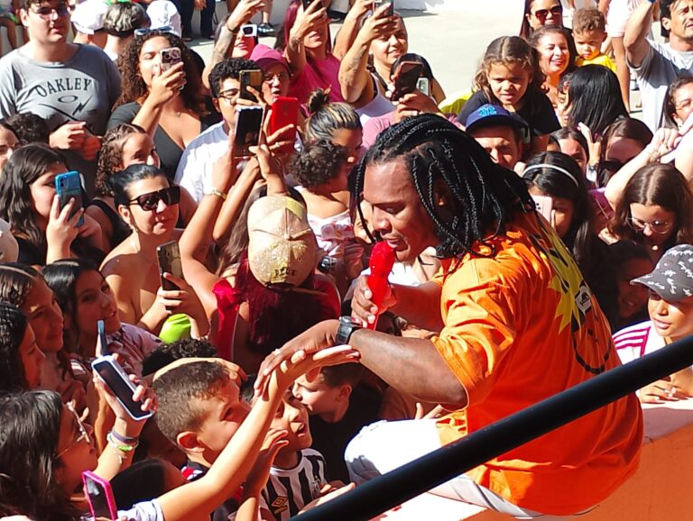 Kekel agitou a galera no Clube de Campo