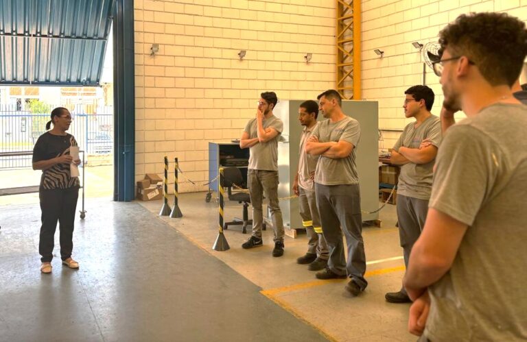 Companheiros na Alltec aprovam acordo de horário de almoço