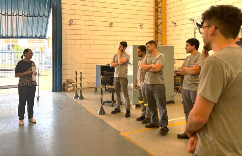 Companheiros na Alltec aprovam acordo de horário de almoço
