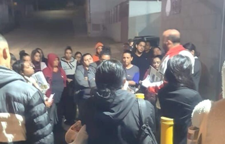Trabalhadores realizam assembleia para discutir PLR na Barbi
