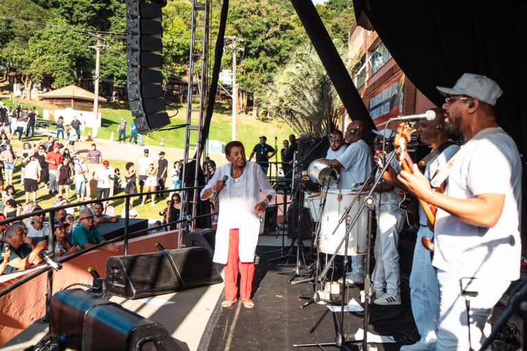 Leci Brandão é pagode pra valer