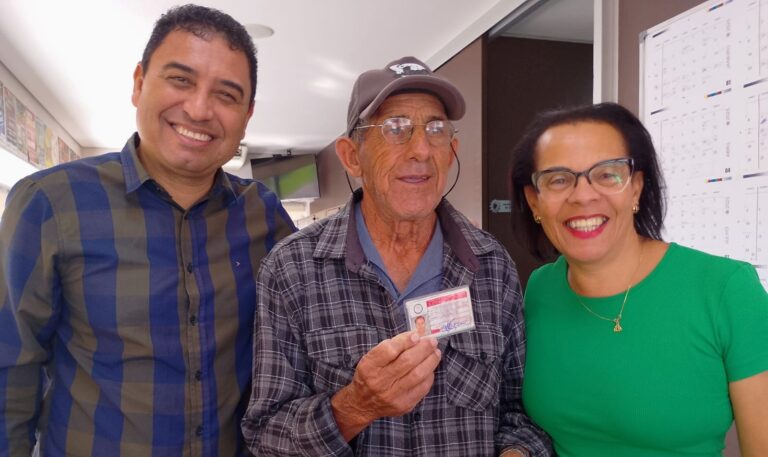 Seu Sebastião visita o Sindicato para agradecer