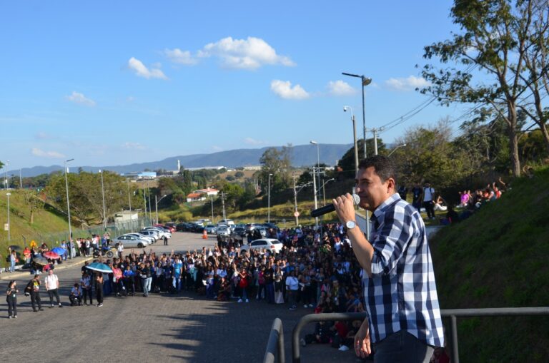 Trabalhadores se mobilizam na Foxconn Anhanguera