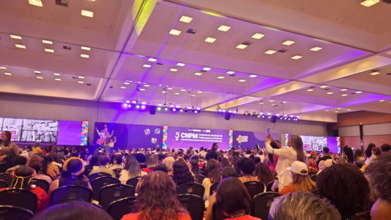 Mulheres discutem em Brasília igualdade de gênero e democracia