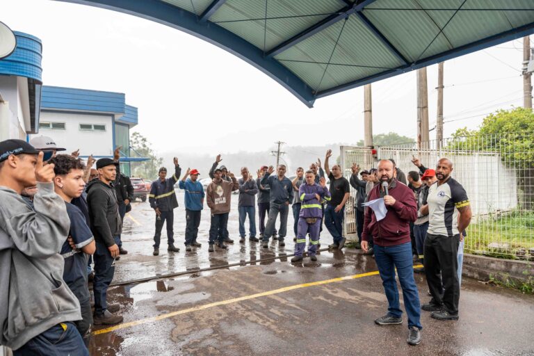 Alphafer promete negociar PPR e cesta básica em janeiro