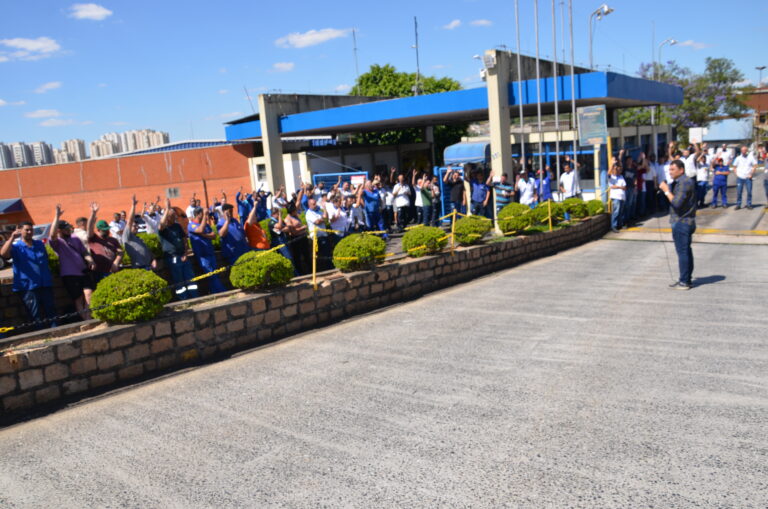 Trabalhadores na Dana aprovam renovação do acordo da meia hora de refeição