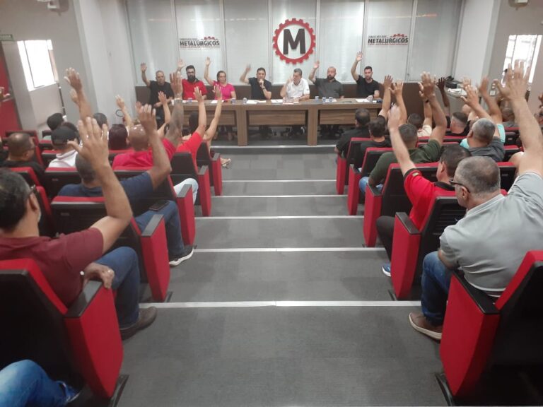 Assembleia aprova reposição da inflação, aumento real e renovação das cláusulas sociais