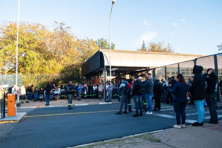 Trabalhadores na Dexco debatem campanha salarial