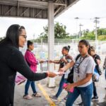 Metalúrgicas recebem homenagem e material especial do Sindicato no Mês da Mulher