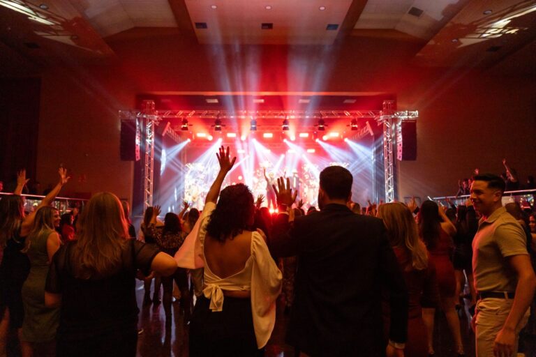 Metalúrgicos celebram 80 anos com grande baile neste sábado