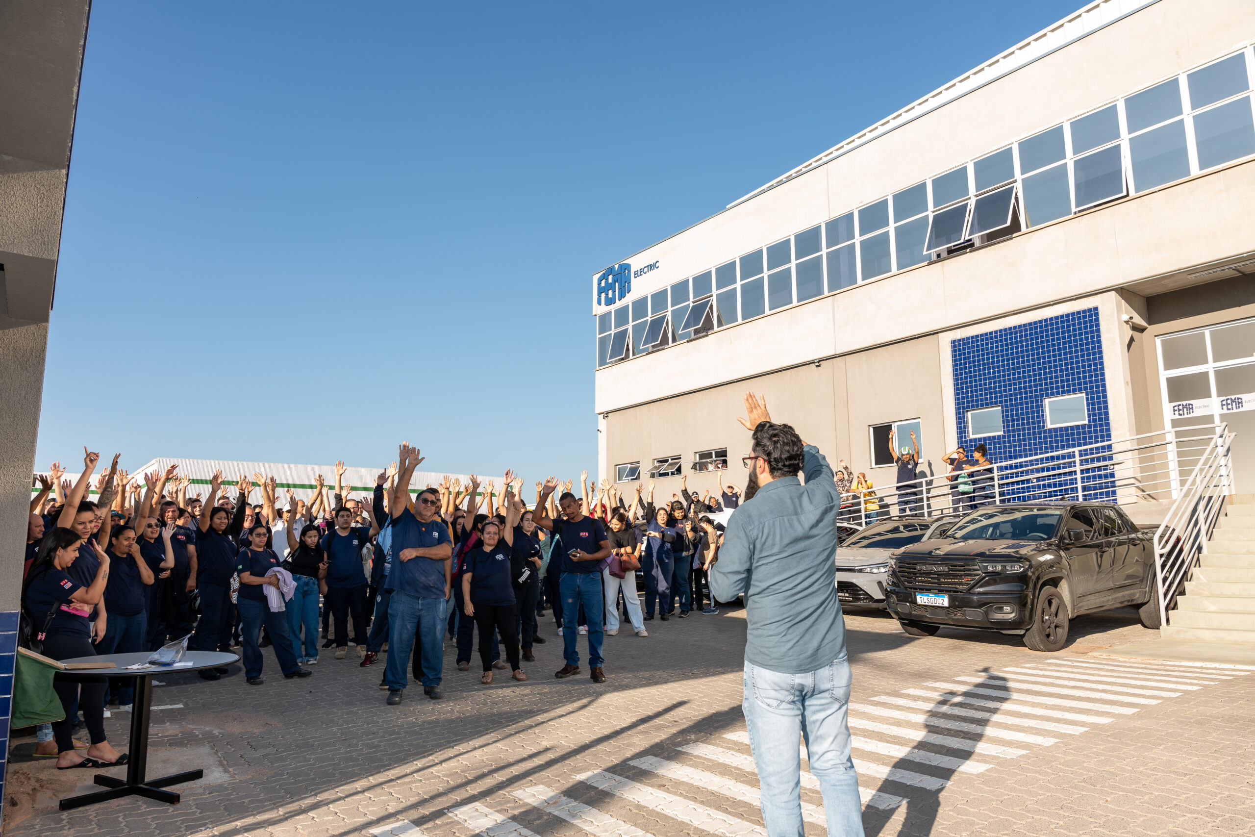 Trabalhadores na FEMA aprovam manutenção do intervalo de 30 minutos