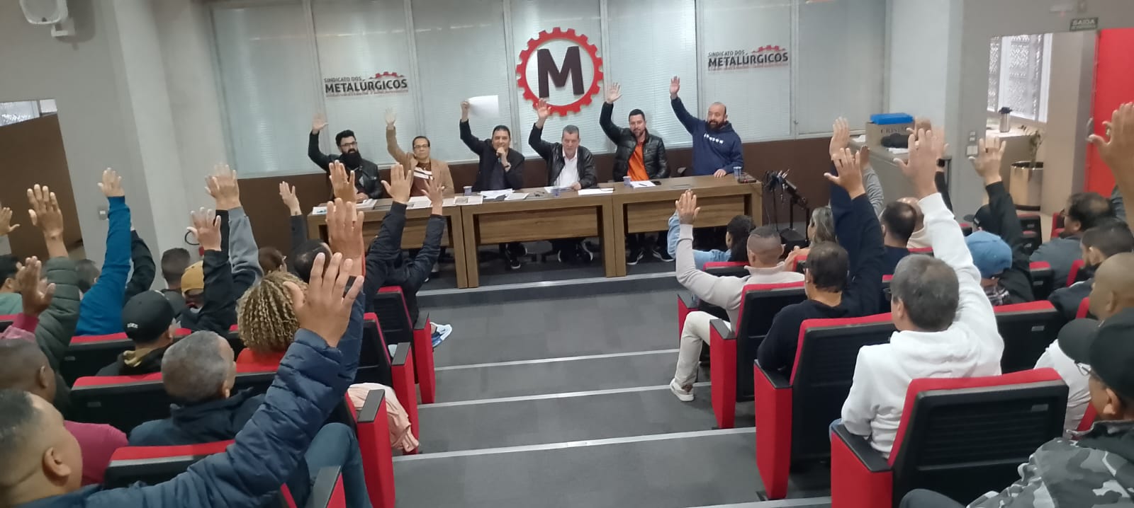 METALÚRGICOS APROVAM PAUTA DA CAMPANHA SALARIAL 2026
